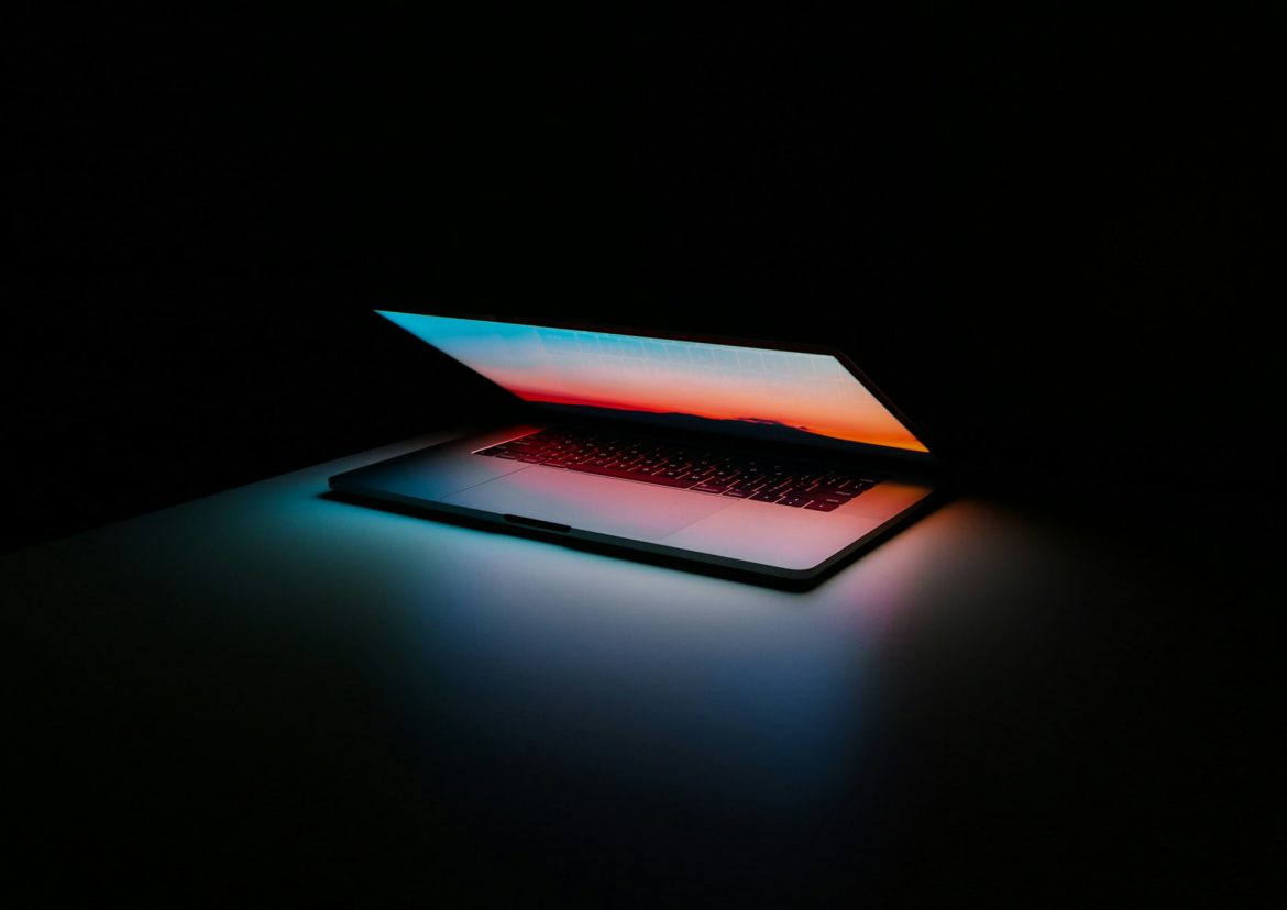 Apple pode adotar recurso do iPhone em seu primeiro MacBook com tela OLED
