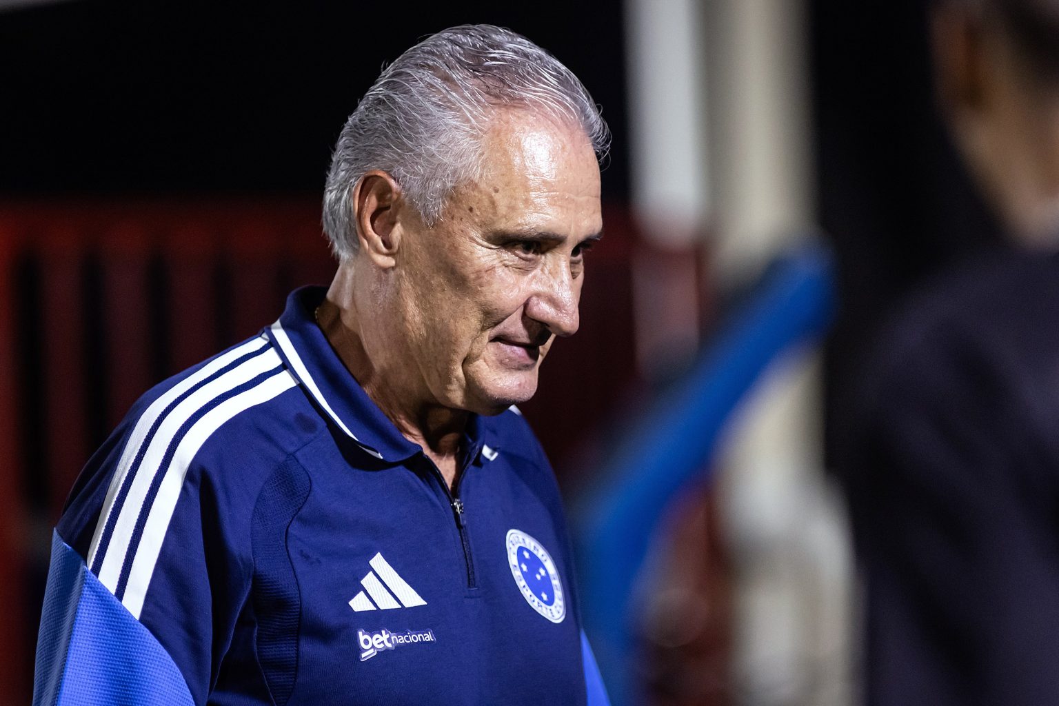 Torcida do Cruzeiro hostiliza Tite e jogadores antes de gol nos acréscimos